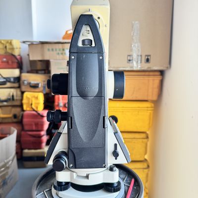 Südmarke Elektronischer Digitaltheodolit NT-023 30x Vergrößerung Elektronischer Digitaltheodolit IP54 Wasserdicht Stufe 1° oder 1gon Horizontale Kreis genaue Messungen