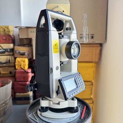 South Brand Elektronischer Digital-Theodolit NT-023 Genaue Entfernungsmessung mit 25,9-facher Vergrößerung und Zielweitenpräzision ≤0,4%D