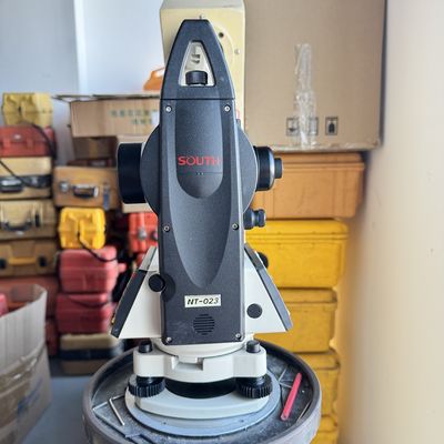 Südmarke Elektronische digitale Theodolite NT-023 25.9X Gesamtstation Genau und einfach zu bedienen mit ±1 Bogenminuten Kompensator-Einstellgenauigkeit