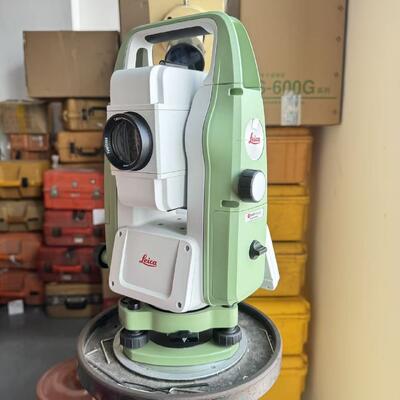 Leica TS03 Totalstation mit USB-Anschluss und IP66 Staub- und Wasserdichtigkeit für 500m Reflektorlose Distanzvermessung