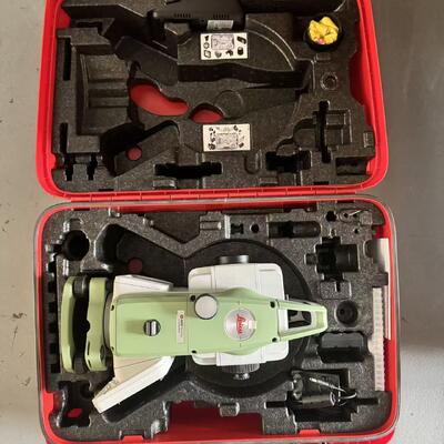 Leica TS03 Totalstation mit USB-Anschluss, IP66-Schutz gegen Staub und Wasser und 500m Reflektorlose Distanzmessung