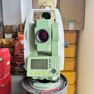 Gebrauchte Leica TS09 Gesamtstation mit 1000m Nicht-Prisma-Distanz, IP66 Staub- und Wasserbeständigkeit und Echtzeitbetriebssystem