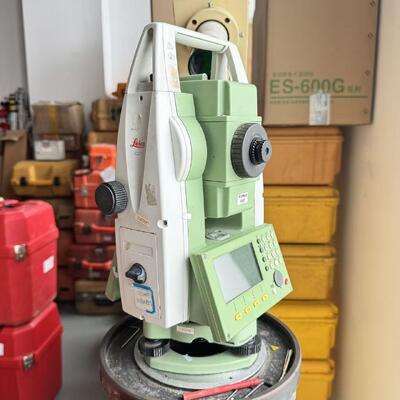 Leica TS09 Totalstation mit IP66 Staub- und Wasserbeständigkeit, 1000 m Abstand ohne Prisma und 0,6 s grober Präzision
